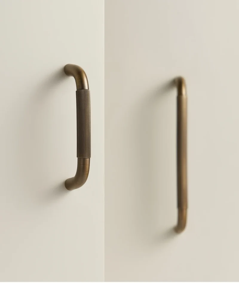 Poignée de Meuble Courbée Striée Bronze Brossé
