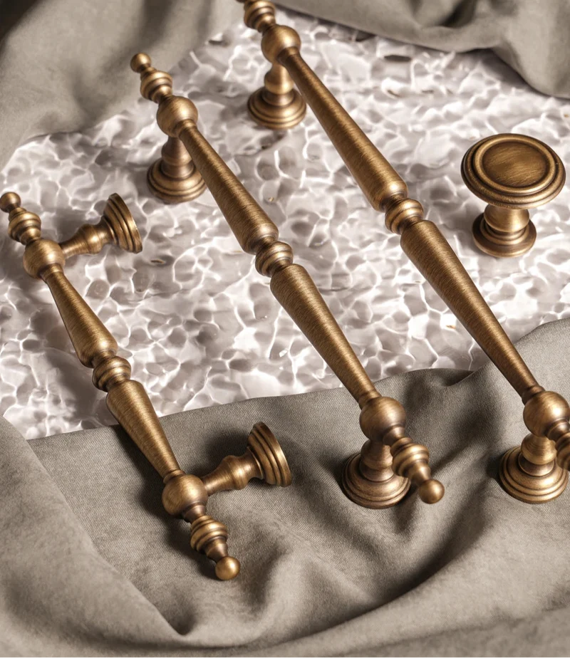 Poignée de meuble antique bronze brossé
