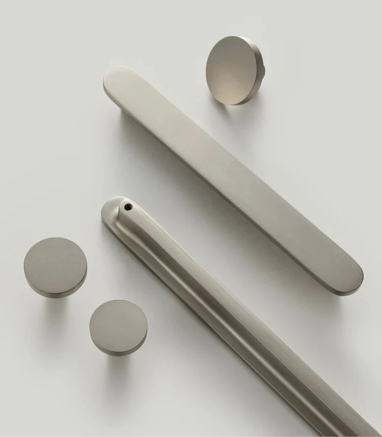 Poignée de meuble ultra plate argenté