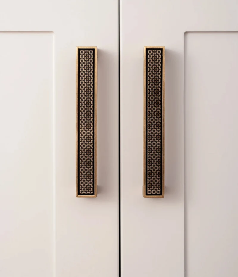 Poignée de meuble en laiton effet bronze antique
