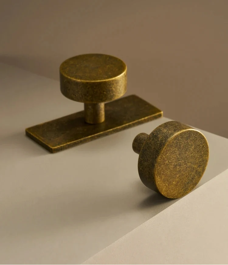 Bouton de meuble effet pierre ocre vieillit
