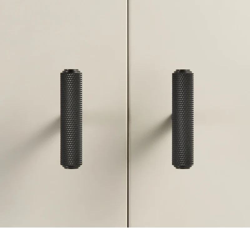 Poignée de meuble noir style moderne