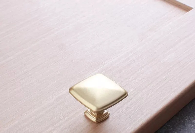 Bouton de porte carré Or brossé