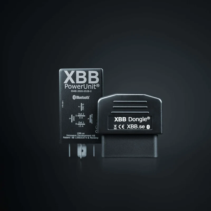 Le kit Strands XBB OBD2 comprend un dongle XBB et une unité d'alimentation XBB.