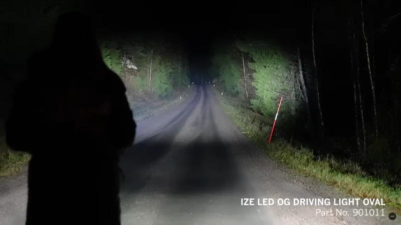 Phare de conduite ovale à LED Strands IZE OG / 9"