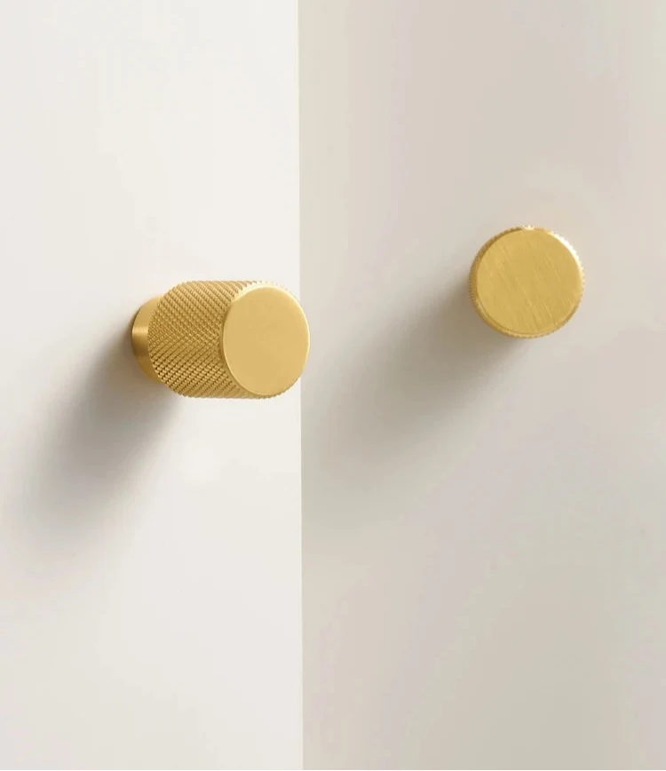 Bouton de meuble classique laiton brillant