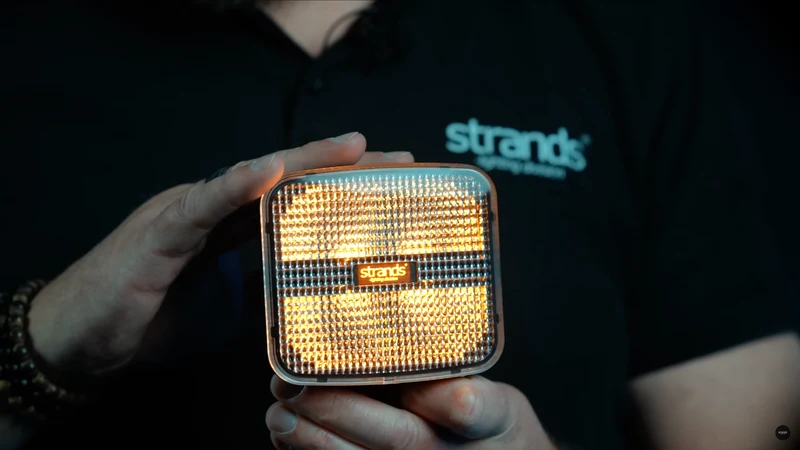 Lampe de travail carrée Strands IZE OG avec double position d'éclairage