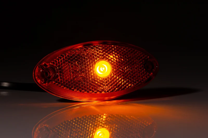 Feu de position LED ovale Fristom de style remorque avec réflecteur