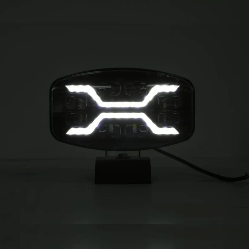 Projecteur LED Dark X-Spider avec feux de jour blancs et fonction stroboscopique / 9"