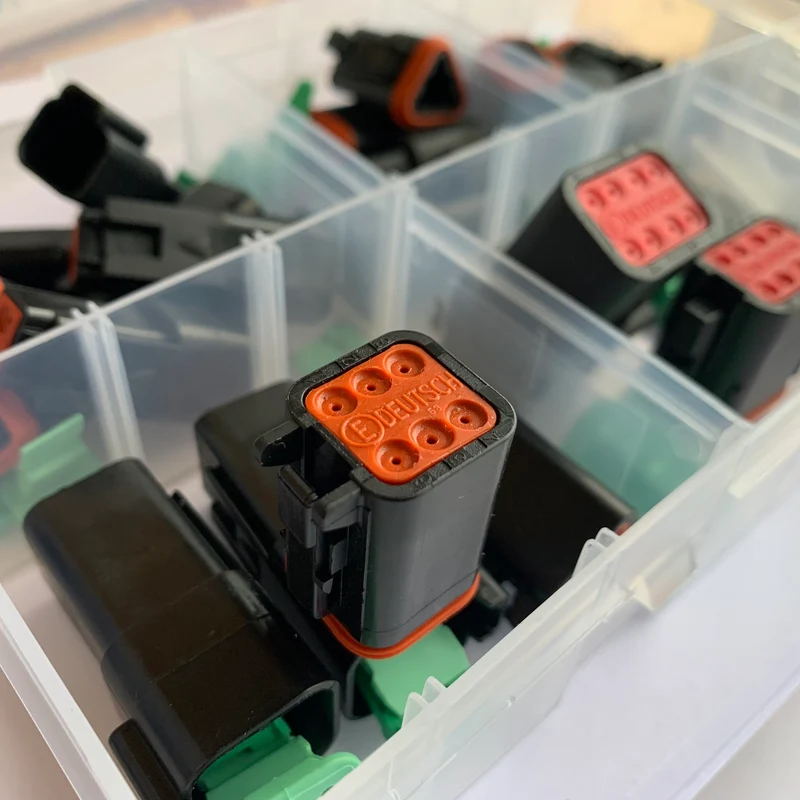 Boîte assortie de connecteurs DEUTSCH série DT / 144 pièces