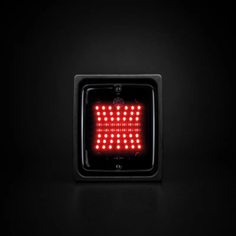 Feux arrière à LED Strands Dark Knight Square IZE avec lentille foncée