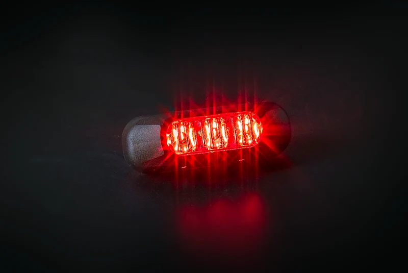 Fristom Rouge 3 x LED Lumière stroboscopique de danger / Lentille transparente