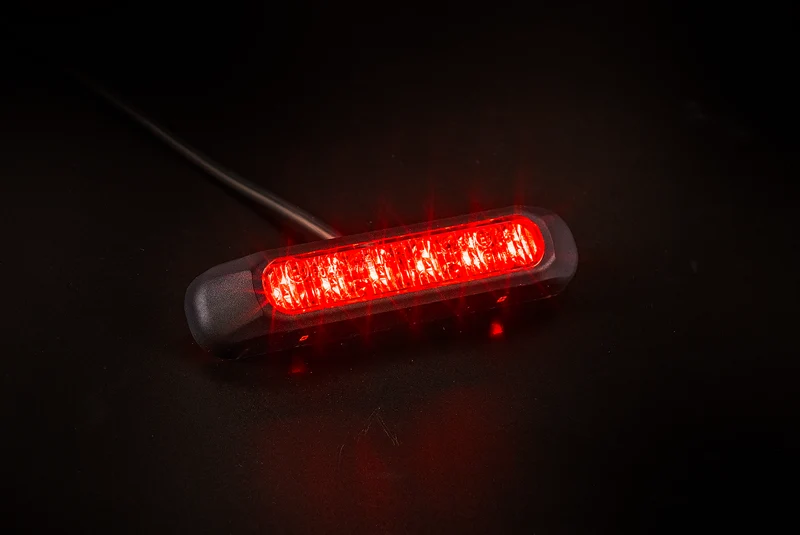 Lumière stroboscopique LED à lentille fumée foncée Fristom / Rouge