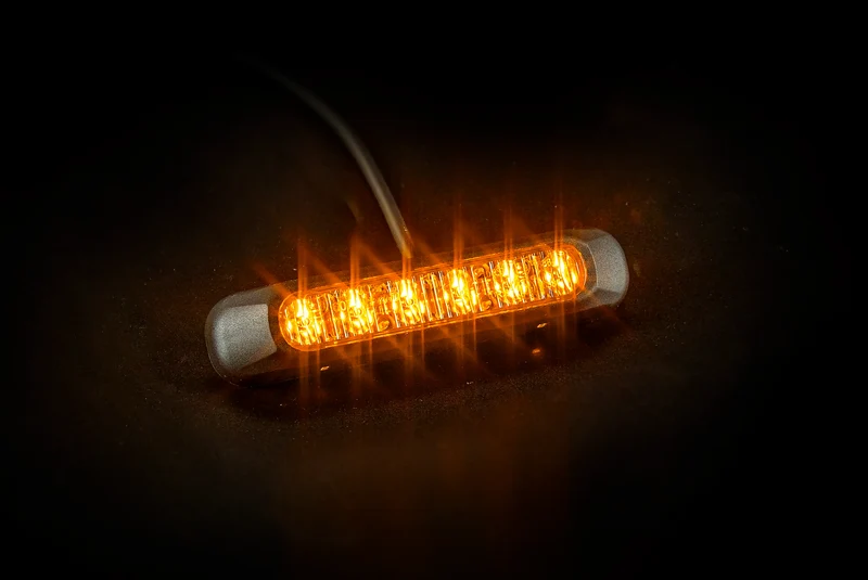 Lumière stroboscopique LED à lentille fumée foncée Fristom / Ambre