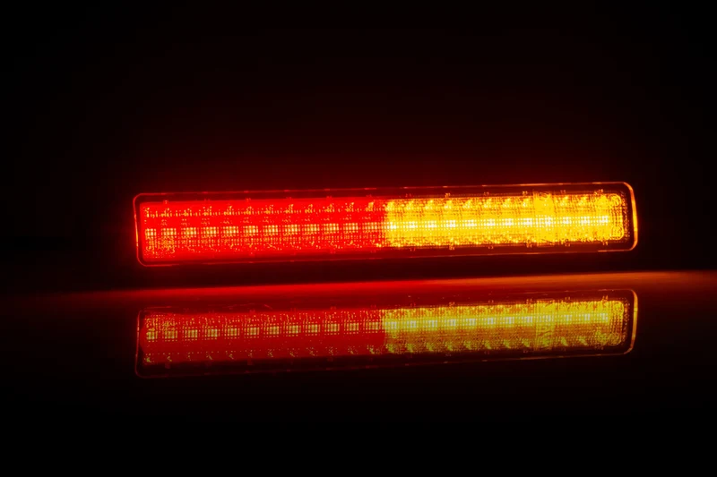 Bande lumineuse arrière Fristom avec stop, feu arrière et clignotant