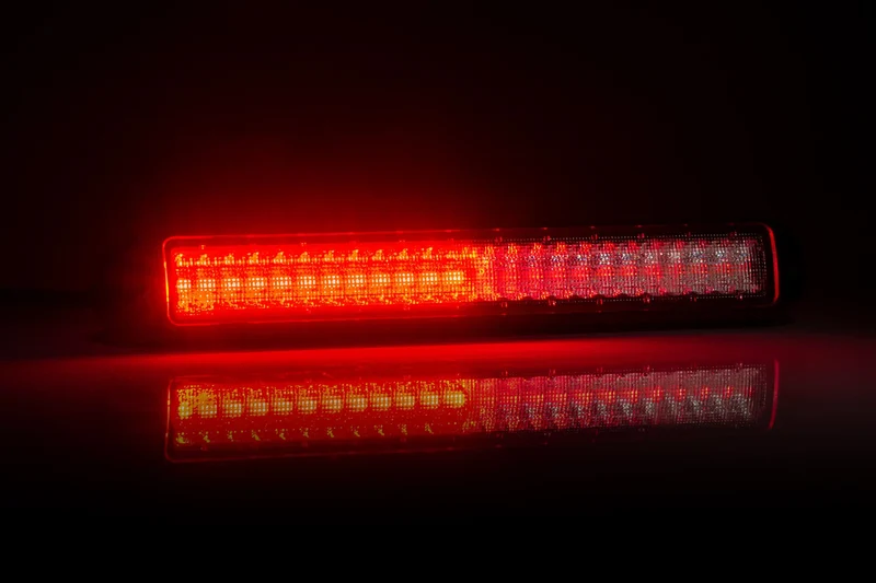 Bande lumineuse arrière Fristom avec stop, feu arrière et clignotant