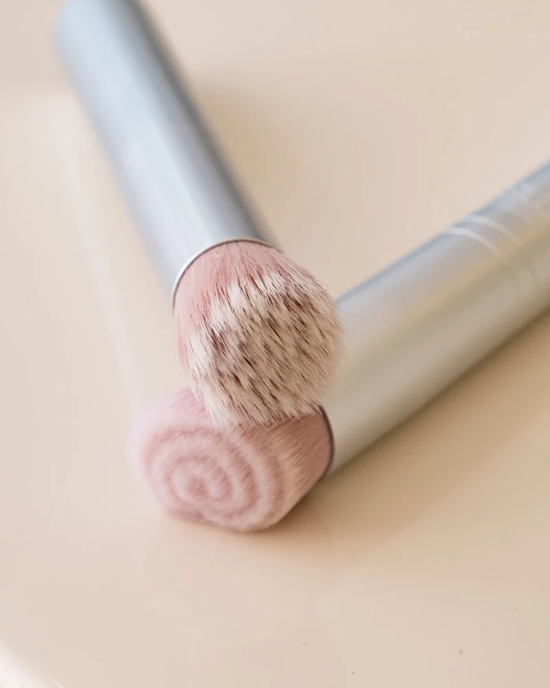 Skin2Skin Blush Brush