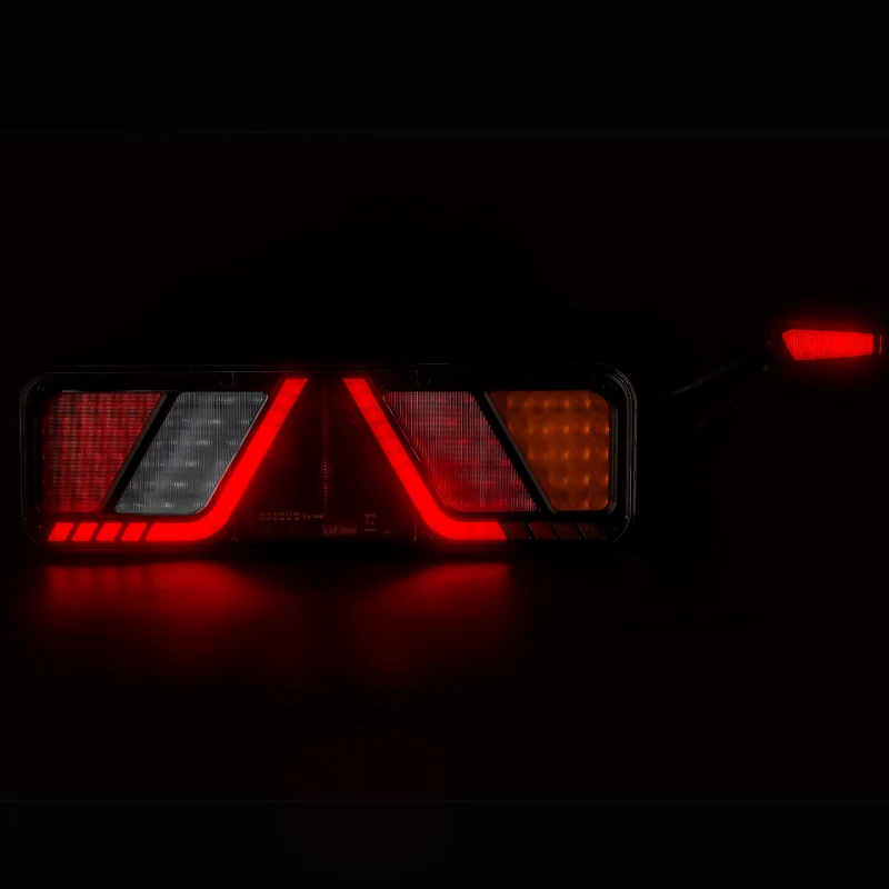 Feu de remorque à LED Fristom de grande taille avec marqueur de contour / 6 fonctions