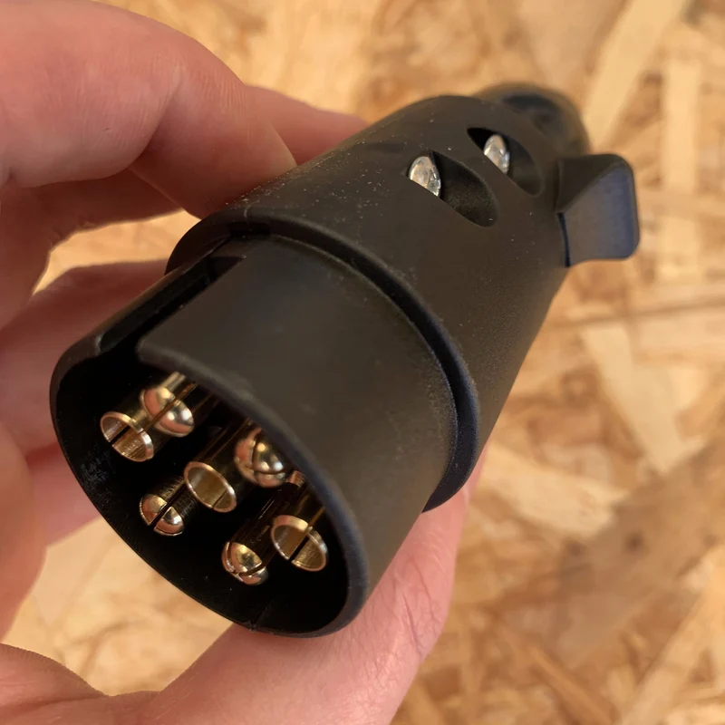 Prise de remorque en plastique 12 V à 7 broches