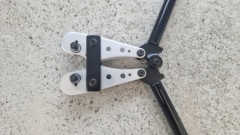 Pince à sertir robuste pour cosses de tubes en cuivre / 25-150 mm²