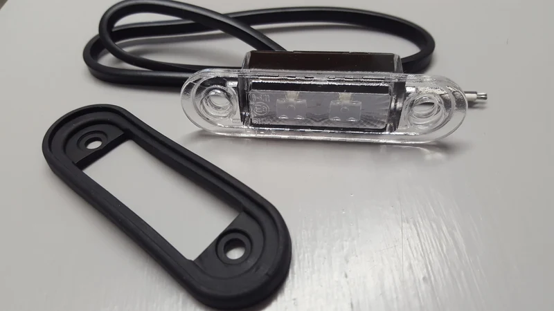 Feu de position LED encastré disponible en rouge, blanc, orange, bleu et vert