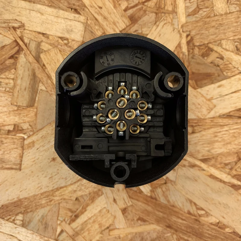 Prise 12v 13 pôles pour remorques 12v