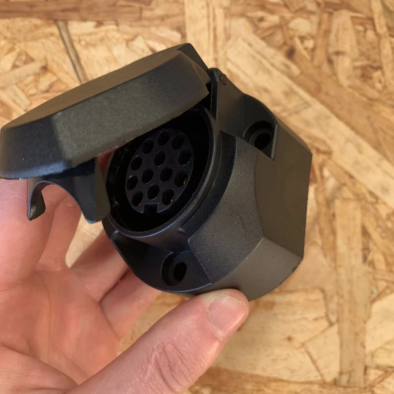 Prise 12v 13 pôles pour remorques 12v