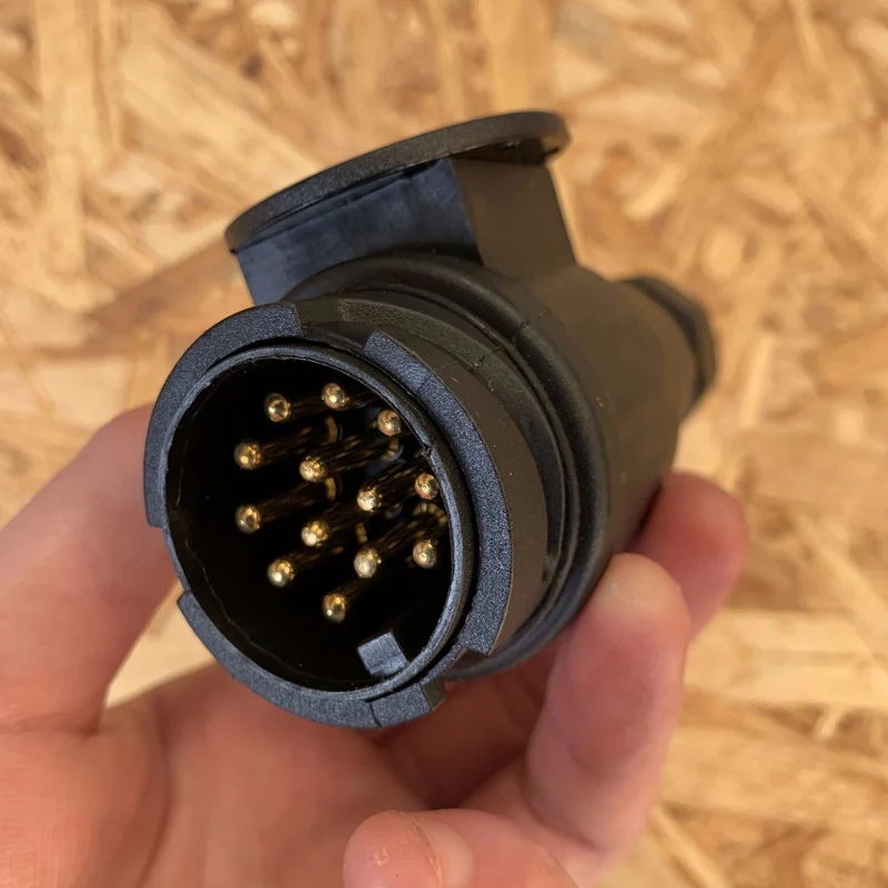 Prise 13 pôles pour remorques 12v
