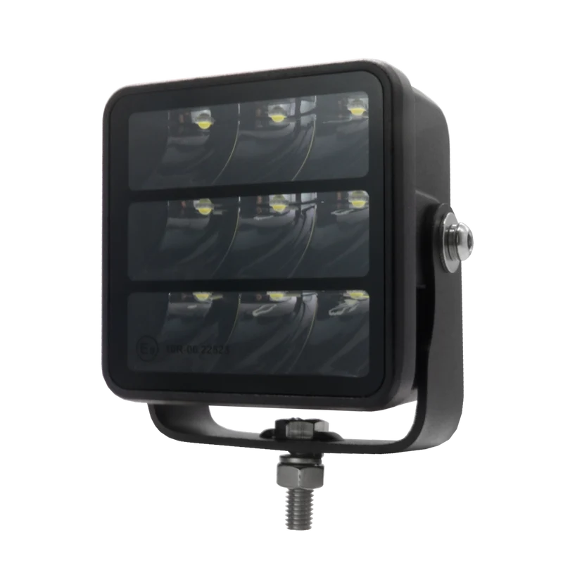 PROJECTEUR LONGUE PORTEE LED CREE - TRIPLE RANGEE - 45W 10-32V NOIR, 85x62x96mm