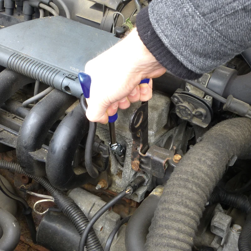 CLE A BOUGIES 16MM AVEC POIGNEE